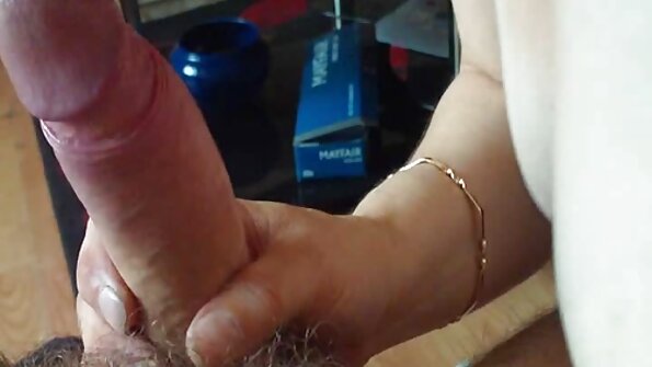 Budak awéwé pamitan ka polos sareng masihan pussy ka lalaki porno