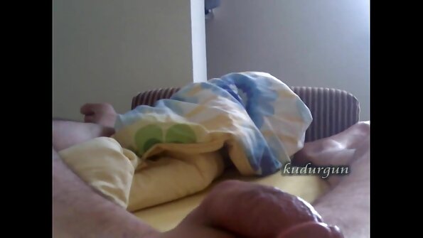 Guy ngajadikeun katresna ni'mat sarta aranjeunna mayar anjeunna deui ku bangsat grup